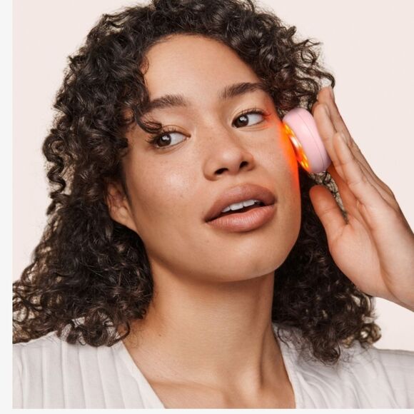 Solawave Radiant Renewal 2-In-1 Skincare Mini Light Therapy Compact Device - Picture 5 of 11